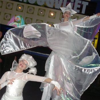 Silfira op Steltenloopact boekt u bij www.kwekel-evenementen.nl