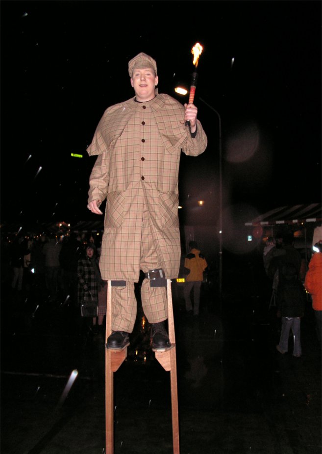 Steltloopacts steltentheater boekt  u bij www.kwekel-evenementen.nl