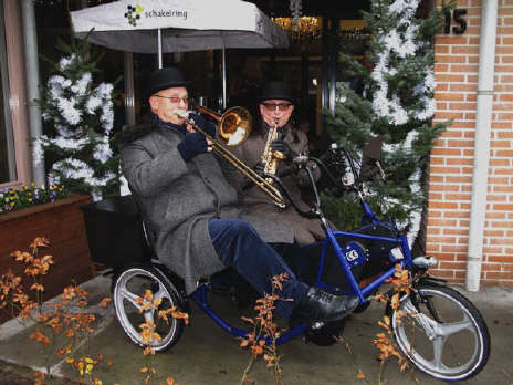 Dickens fietsorkest te boeken bij www.kwekel-evenementen.nl