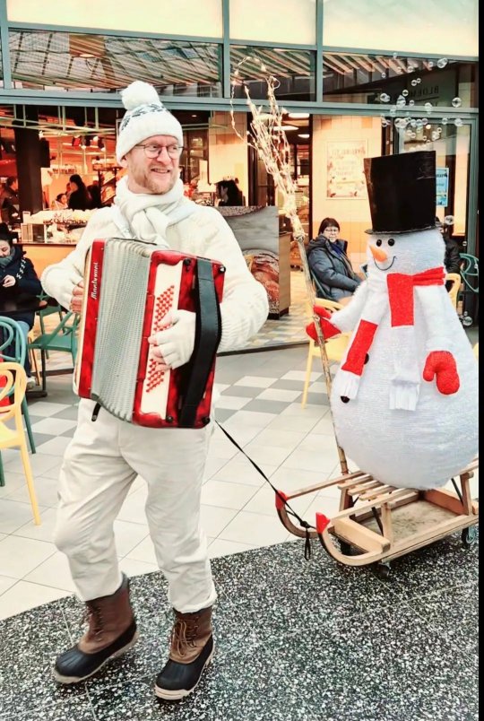 Snowy met zijn magische bellenblaas te boeken bij www.kerst-entertainment.nl