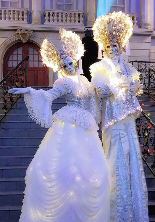 Steltloopacts steltentheater boekt  u bij www.kwekel-evenementen.nl