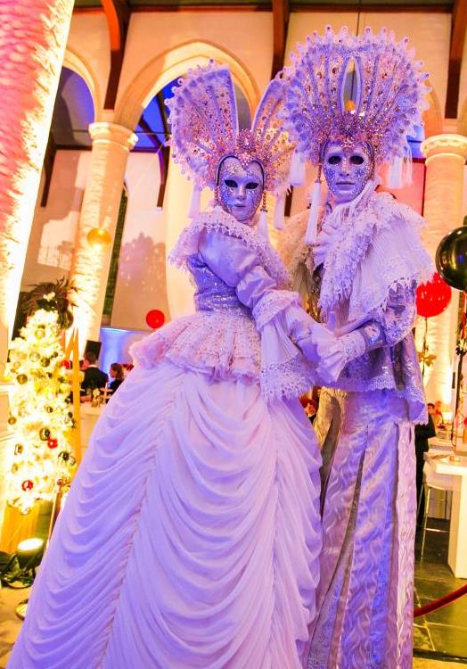 Steltloopacts steltentheater boekt  u bij www.kwekel-evenementen.nl